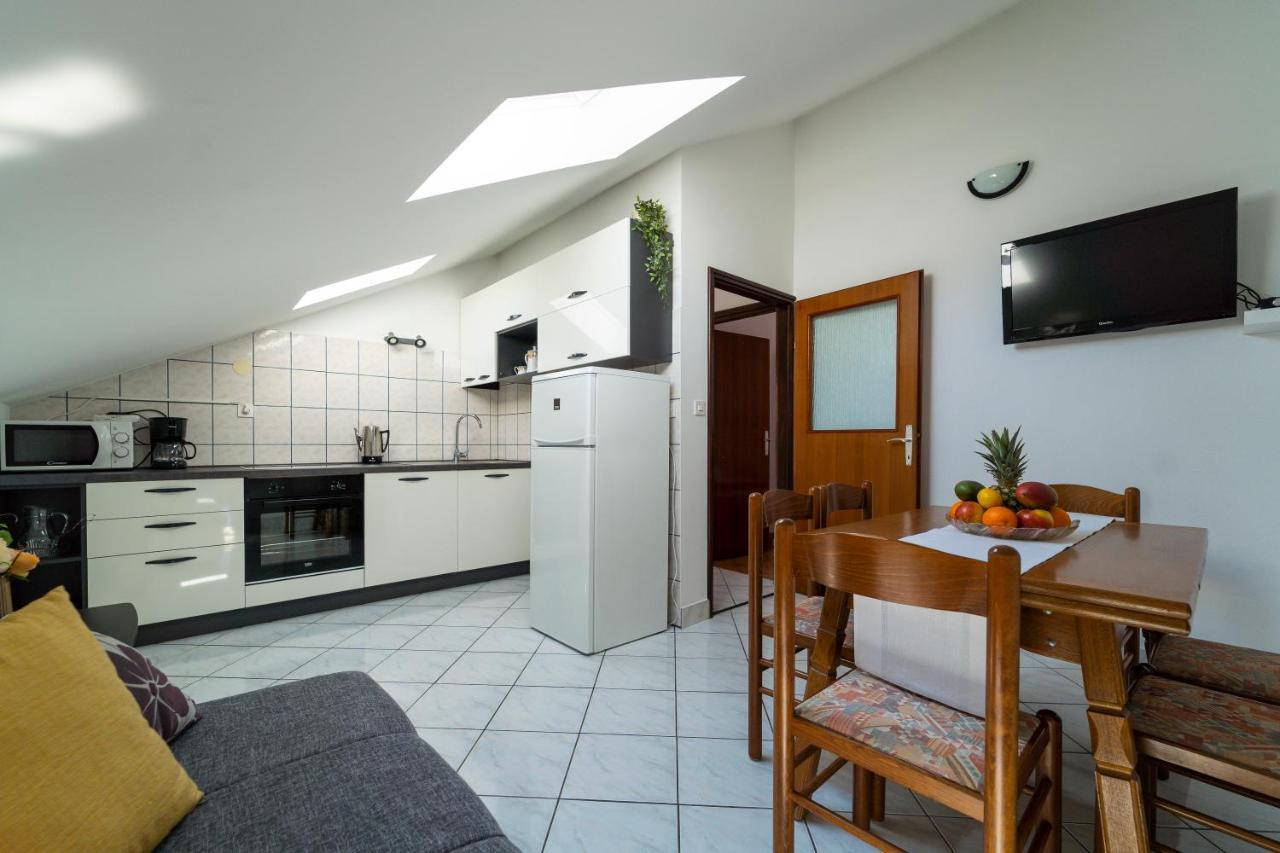 Apartment Nada Petrcane Esterno foto