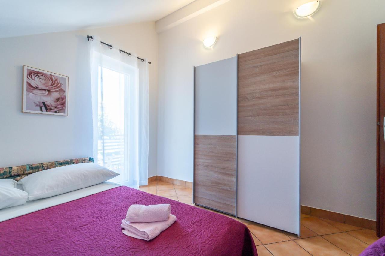 Apartment Nada Petrcane Esterno foto