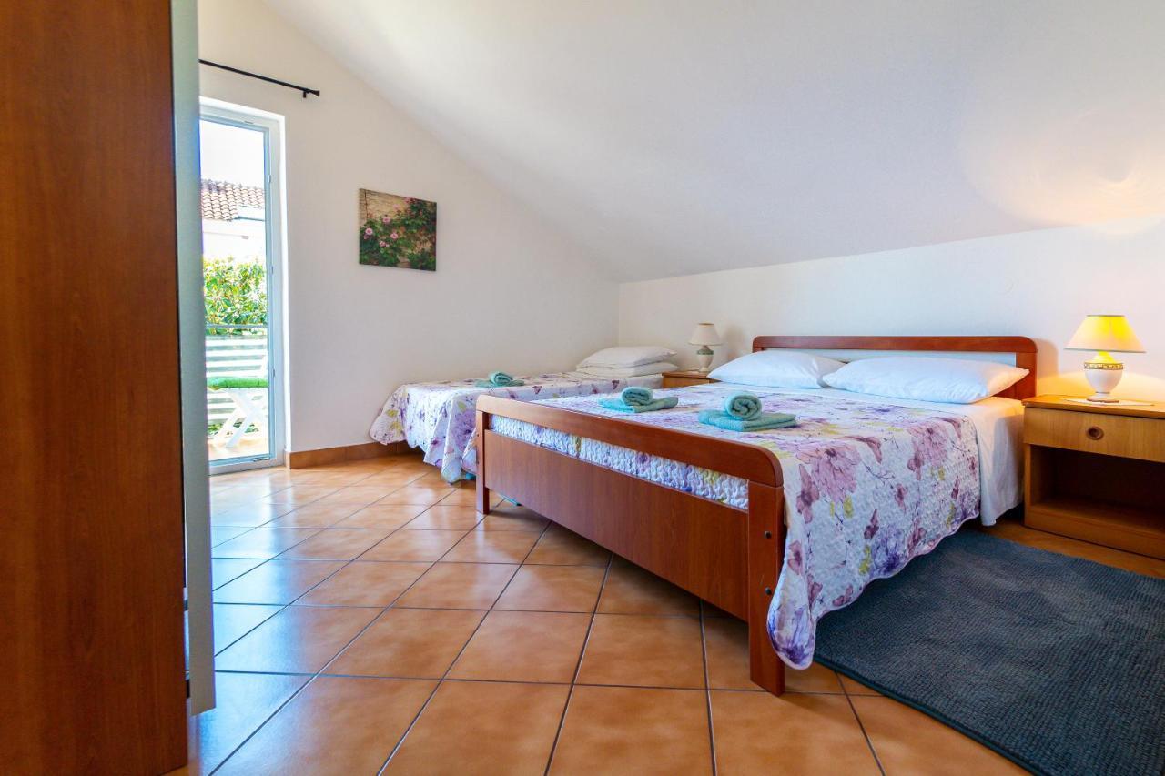 Apartment Nada Petrcane Esterno foto