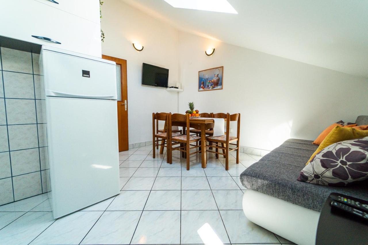 Apartment Nada Petrcane Esterno foto