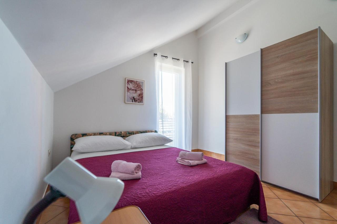 Apartment Nada Petrcane Esterno foto