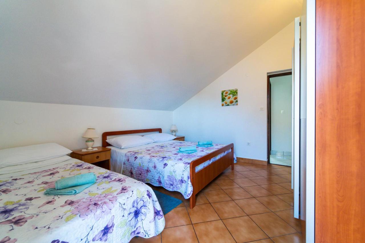 Apartment Nada Petrcane Esterno foto