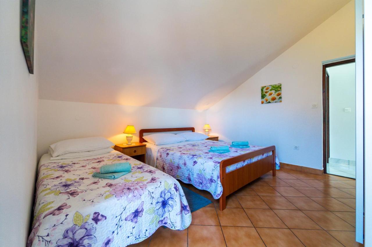 Apartment Nada Petrcane Esterno foto